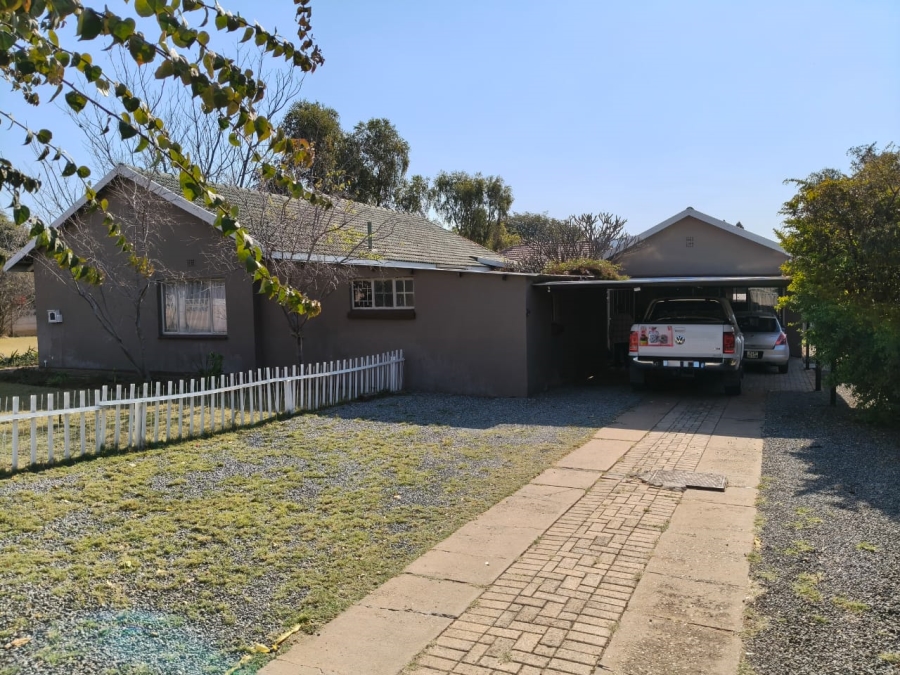 3 Bedroom Property for Sale in Protea Park North West